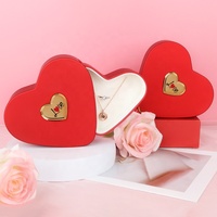 Boîte à bijoux romantique en forme de double cœur pour la Saint-Valentin et les anniversaires, finition mate, doublure en velours, peinture au toucher agréable, pulvérisation