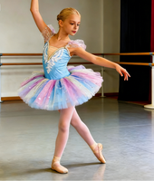 Robe de danse de ballet scintillante à sequins, col en V, jupe tutu en maille, manches bouffantes, robe de ballerine arc-en-ciel pour spectacle de danse pour enfants