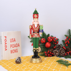 Redeco Wholesale Paire de <span class=keywords><strong>Casse</strong></span>-Noisettes Festifs en Résine, Design Rouge et Doré, Figurines de Soldats, Ensemble de Présentation pour Entrée, Produit à Fort Potentiel de Margaine - Product Image 2