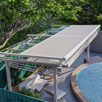 Système de toit à pignon triangulaire contemporain sur mesure pour véranda et enclos de piscine de villa/hôtel avec double vitrage trempé