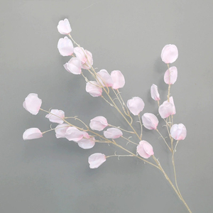 Fleurs de pivoine artificielles roses pastel dans un vase décoration de bureau à domicile feuillage rose et guirlande de baies décor de cheminée de noël - Product Image 6