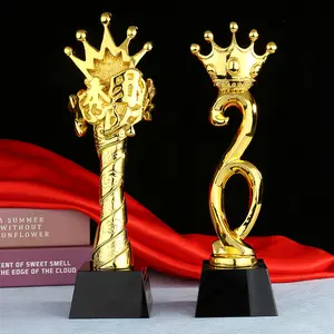 Oem / Odm 2023 New Engraving Customize 27.5cm Souvenir Gift Crown Shape Trophy Crystal Metal Award