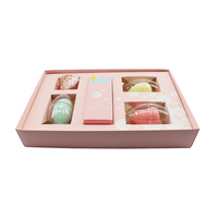 Emballage cadeau en carton écologique rose de qualité supérieure, matériaux recyclés pour le support de crème pour les yeux et les éponges de maquillage, gaufrage, laminage mat, marque