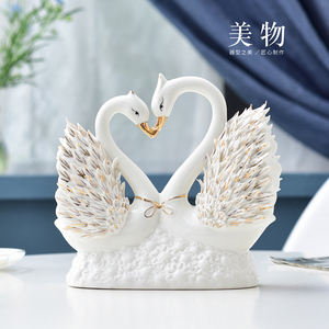 تماثيل زوج البجع السيراميكية المخصصة لتزيين طاولات وحفلات الزفاف لعام 2023 - Product Image 6