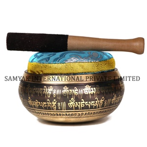 ชามร้องเพลงทิเบตแกะสลักด้วยมือของ Samyak ชามทองเหลืองสลักลายสำหรับการทำสมาธิและการบำบัดด้วยเสียง พร้อมตัวเลือกโลโก้แบบกำหนดเอง ผลิตในเนปาล - Product Image 6