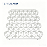 Rejilla de Pavimentación de Césped de HDPE Colorida, 100% Virgen, Resistente, Interconectable y Permeable para Entradas de Vehículos, Estacionamientos, Pasillos de Incendios y Jardines