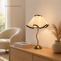 Lampe de table LED sans fil moderne rechargeable avec abat-jour plissé festonné, contrôle tactile, intensité réglable, décoration intérieure, abat-jour personnalisable