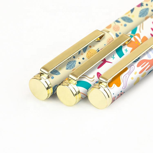 Stylos Cadeaux en Gros pour Filles – Impression Intégrale, Design Personnalisé, Stylo Gel Floral et Métal Doré avec Logo, Stylo à Mécanisme Bolt Action OEM - Product Image 4