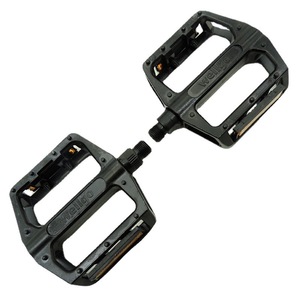 Pédales de vélo de montagne Wellgo en alliage d'aluminium antidérapantes noires à fixation au sol - Product Image 3