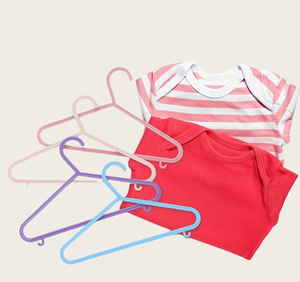 Perchas de Plástico PP Ecológicas de un Solo Nivel y Colores Brillantes para Niños, Diseño Multifuncional, Organizador de Ropa de 24 Piezas - Product Image 3