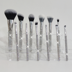 Juego de Brochas de Maquillaje de Lujo de 12 Piezas con Mango de Diamantes de Imitación Plateados, Logotipo Personalizable, para Uso Diario - Product Image 4