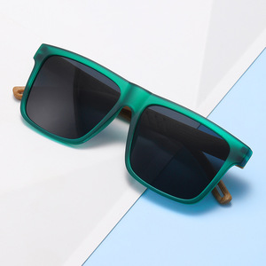 Gafas <span class=keywords><strong>de</strong></span> Sol <span class=keywords><strong>de</strong></span> PC con Protección UV400 al por Mayor, con Patillas <span class=keywords><strong>de</strong></span> Plástico con Aspecto <span class=keywords><strong>de</strong></span> Madera, Logotipo Personalizado, Gafas <span class=keywords><strong>de</strong></span> Sol <span class=keywords><strong>de</strong></span> Moda para Promoción - Product Image 3