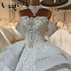Robes de mariée modernes et élégantes pour femmes, en organza, coupe sirène/trompette, décolleté cœur, imprimé floral, appliques de perles, sequins, longueur ras du sol - Product Image 2