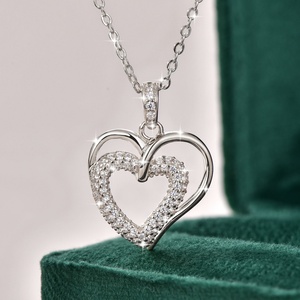 Compra al por Mayor de Joyería Ecológica de Cobre con Baño de Oro de 14k, Collar con Colgante de Doble Corazón con Micro Pavé de Circonitas, Regalo para Parejas - Product Image 4