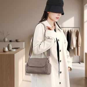 Nuevo Bolso de Hombro/Bandolera de Moda para Mujer, de Nailon, con Cierre de Cremallera y Broche, Compartimentos, Estampados de Animales, Impermeable, Hecho en China - Product Image 2