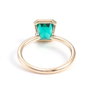 Bague de fiançailles en or jaune massif 14 carats avec émeraude zambienne de laboratoire, sertie de pierres précieuses, pour femme - Product Image 2