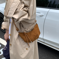Sac bandoulière femme en faux daim, élégant et polyvalent, petit sac croissant demi-lune, idéal pour l'hiver, le printemps et l'été