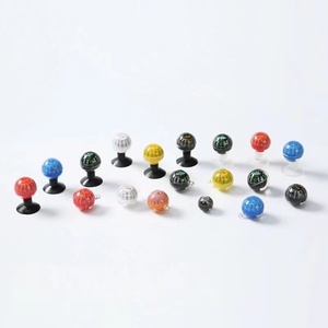 Boussole sphérique de voiture à bord avec ventouse, boule de guidage en plastique décorative multicolore pour l'extérieur, vente en gros - Product Image 3