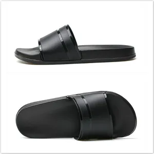 Nuevo caliente de los hombres de verano zapatillas negro blanco zapatos antideslizantes diapositivas baño sandalias de suela suave de las mujeres diapositivas Plus tamaño