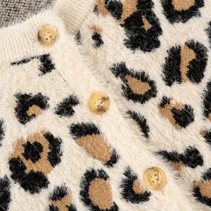 Abrigo de Bebé de Color Sólido en Oferta, con Capucha Adorable, Ideal para el Invierno, Abrigo Cálido y Suave al Tacto para Bebés, Ropa para Exteriores - Product Image 4