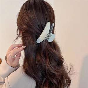 यूशी महिलाओं के सुरुचिपूर्ण 11 सेमी लोगो बड़े एसीटेट हेयर क्लैव क्लिप नवीनतम फैशन उन्नत मजबूत पकड़ वाले बालों के सामान अनुकूलित - Product Image 2