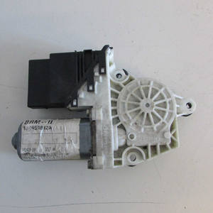 Motore Alzacristalli Posteriore Destro Usato per VW Golf Mk4 101388100 (17081 17A-4-B-1) - Product Image 1