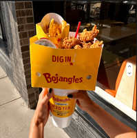 Nouveau design d'emballage pour la restauration rapide : support conique pour frites, poulet frit, combo burger et gobelet à collation, avec papier d'emballage