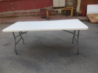 2023 nouvelle conception usine directe en gros pas cher HDPE haut cadre en acier meubles de maison maison fête tables à manger chambre table ensemble