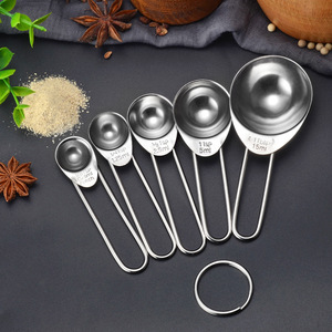 Ensemble de 5 cuillères à mesurer en métal avec échelles faciles à lire pour les personnes âgées <span class=keywords><strong>et</strong></span> les débutants en cuisine - Product Image 1