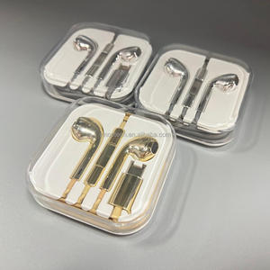 Audífonos Intrauditivos Compactos con Cable USB C Dorado de Primera Calidad, con Controlador Integrado para Teléfono Inteligente, Tableta y Computadora - Product Image 1