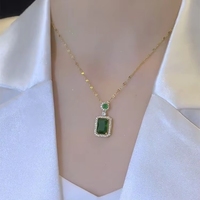 Klein Fashion Rétro Tentation : Collier ras du cou vert et Boucles d'oreilles tendance en titane avec cristal émeraude et zircon, tige en argent