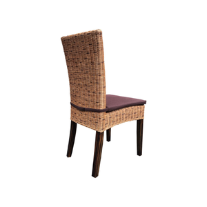 Silla Malaga con cojines de felpa y diseño elegante, que ofrece una comodidad encantadora que transforma tu acogedora sala de estar. - Product Image 4