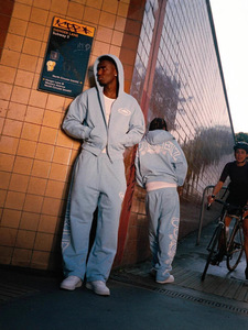 Conjunto de Sudadera con Capucha y Pantalones Deportivos Holgados de Moda Urbana Americana Alcatraz para Comercio Exterior, 100% Nailon - Product Image 2