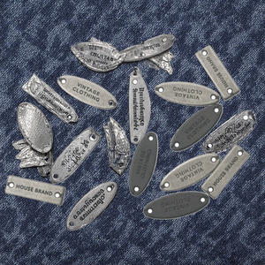 Logo In Dập Nổi Di Động Hai Lỗ Hình Dạng Khác Nhau Giá Xuất Xưởng Nhãn Hiệu Quần Jean Nam May Bằng Kim Loại - Product Image 1