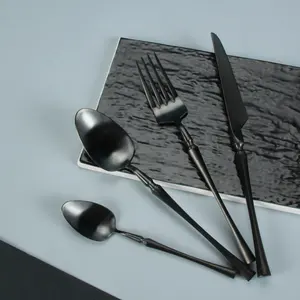 Yeni yemek takımı stil 24 adet bıçak kaşık çatal sofra takımı seti sofra mat siyah paslanmaz çelik gümüş çatal bıçak kaşık seti