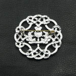 子供用ケルト結び目スコットランドアザミシルバーメッキ合金ブローチ - Product Image 5