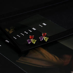 Pendientes de botón de oro de 14k chapados al por mayor con gemas multicolor, diseños surtidos de mariposa, flor, corazón y corona para mujer - Product Image 6