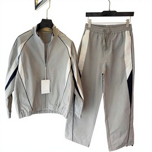 Vente en gros de survêtements de sport pour hommes en mélange de polyester et de coton, à séchage rapide, avec logo personnalisé - Product Image 3