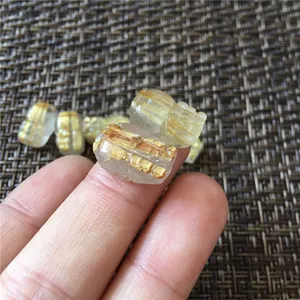 Commercio all'ingrosso Folk Craft piccolo Pixiu rutilato quarzo oro cristallo naturale cinese Feng Shui decorazione della casa materiale: quarzo naturale