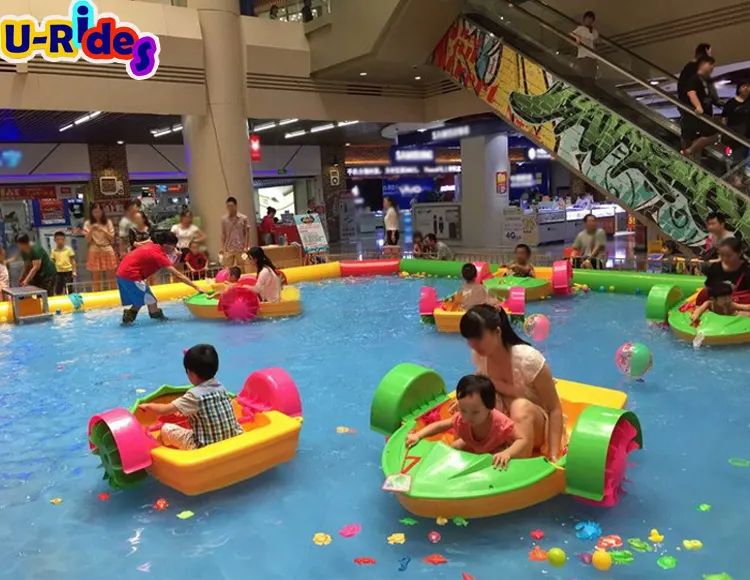 BC011 water toys barca a remi in plastica a remi alimentata a mano di diverse dimensioni per il gioco gonfiabile della piscina