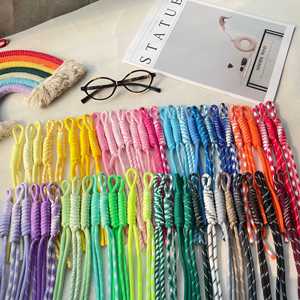 Dragonne de téléphone anti-perte en nylon tressé fait main, motif nœud étoile, aux couleurs vives dopamine, également utilisable comme porte-clés pour tasses et appareils photo - Product Image 1