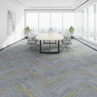 Moquette en polyester bouclé avec support en PVC pour dalles de moquette de bureau commercial