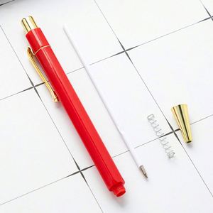 Stylos à bille en plastique doré personnalisés, durables, lot de 8, encre noire 0,7 mm, impression sérigraphique pour une écriture fluide, stylos élégants pour femmes - Product Image 4