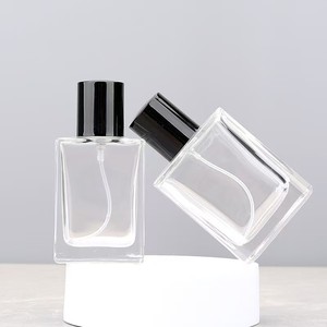 Elegante Botella de Perfume Cuadrada de Vidrio Transparente de 30ml 50ml, Diseño Interior Curvo Único, Tapa de Plástico Negra Brillante, Recargable - Product Image 1
