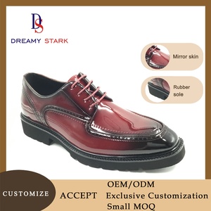 Mocasines Hechos a Mano con Diseño de Relieve a Cuadros, Zapatos de Hombre de Marca Original con Logotipo Personalizado en PU de Alta Calidad - Product Image 2