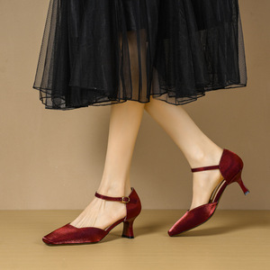 Escarpins Mary Jane en satin à bout carré et talon chaton avec bride à la cheville, chaussures de mariage rouges, tendance mode femme 6888D - Product Image 1