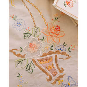 Nappe rectangulaire en coton et lin avec broderie colorée et 12 serviettes, accessoire de salle à manger écologique de marque - Product Image 3