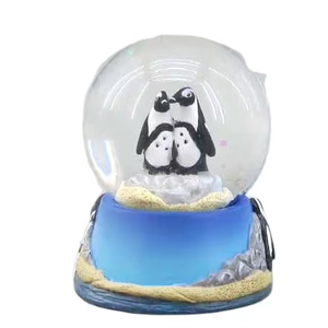 Mini globe d'eau personnalisé <span class=keywords><strong>pas</strong></span> <span class=keywords><strong>cher</strong></span> résine artisanat thème de la mer Anime peinture nautique <span class=keywords><strong>Figurine</strong></span> océan parc Sealife boule de neige <span class=keywords><strong>à</strong></span> vendre - Product Image 3