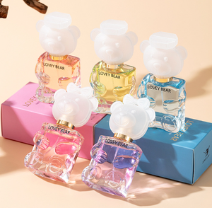Set Regalo Orsetto Carino Eau De Toilette da <span class=keywords><strong>Donna</strong></span> <span class=keywords><strong>Profumo</strong></span> Leggero a Lunga Durata con Note di Agrumi, Fiori, <span class=keywords><strong>Patchouli</strong></span> e Fiori di Ciliegio 30ml - Product Image 4