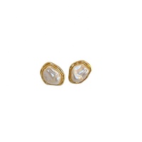 Nouvelles Boucles d'Oreilles Clous de Luxe Léger Haut de Gamme en Cuivre, Style Français, Imitation Perle Fleur Vintage Aiguille d'Argent, Tendance Niche